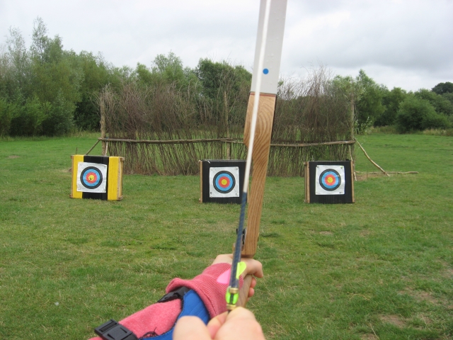  Nada aclara mejor una menle atribulada que disparar un arco 